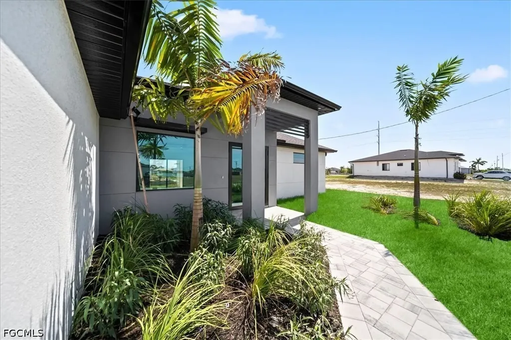 10 NE 9th Street Cape Coral FL 33909