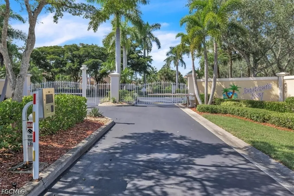 6050 Jonathans Bay Circle Fort Myers FL 33908
