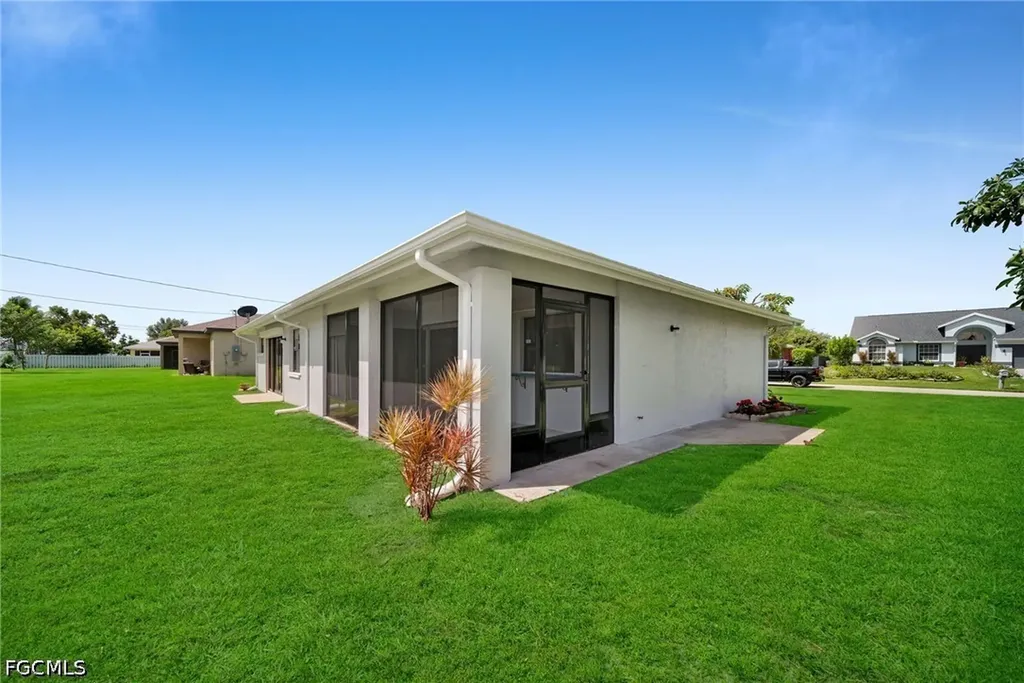 919 SE 5th Place Cape Coral FL 33990