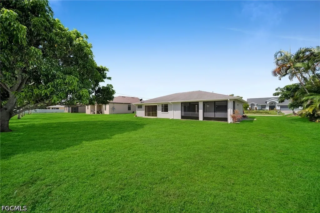 919 SE 5th Place Cape Coral FL 33990