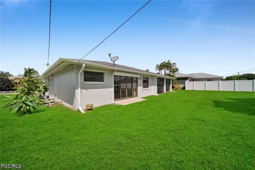 919 SE 5th Place Cape Coral FL 33990