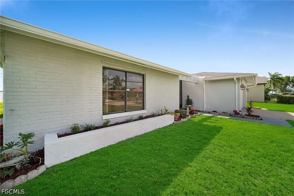 919 SE 5th Place Cape Coral FL 33990