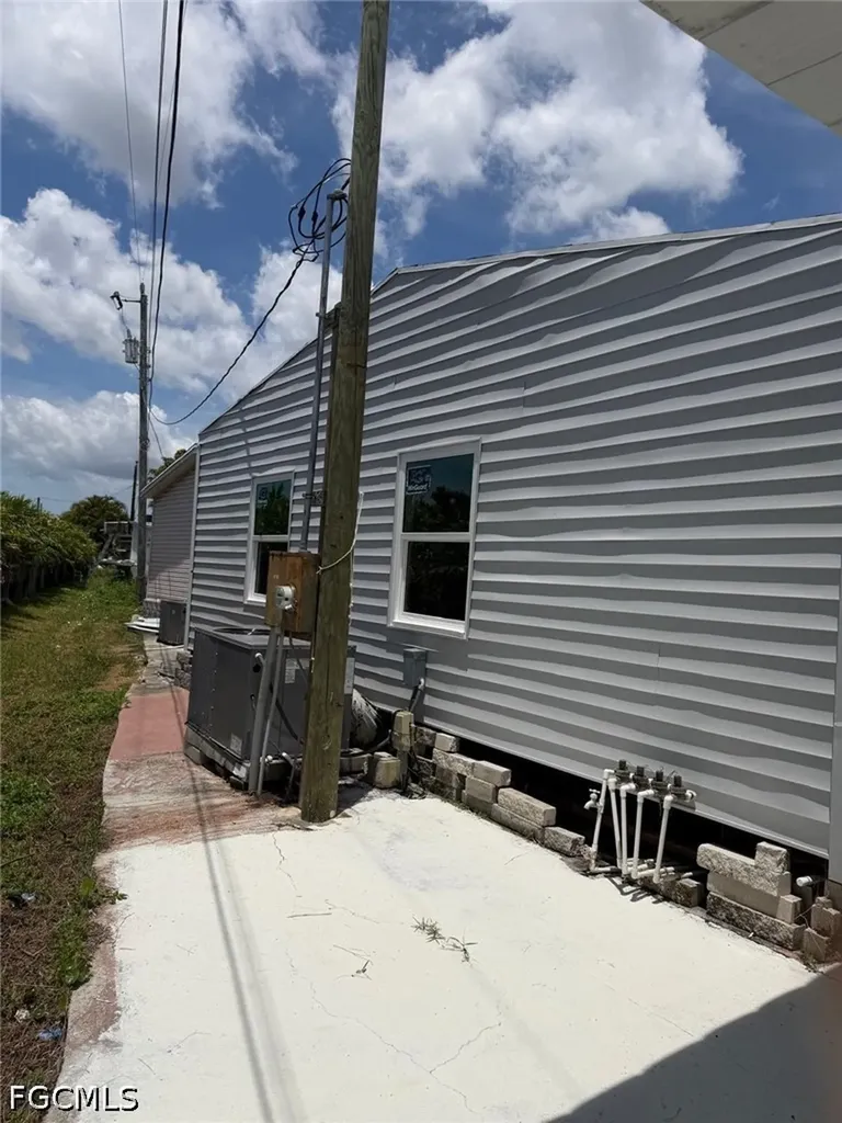 419 SW Pine Island Road Cape Coral FL 33991