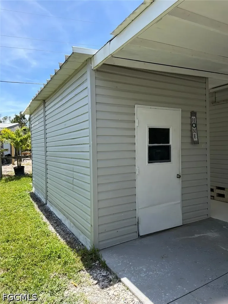 419 SW Pine Island Road Cape Coral FL 33991