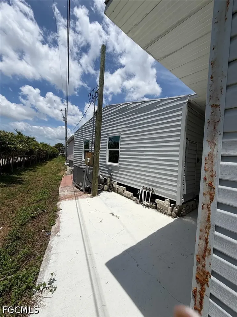 419 SW Pine Island Road Cape Coral FL 33991