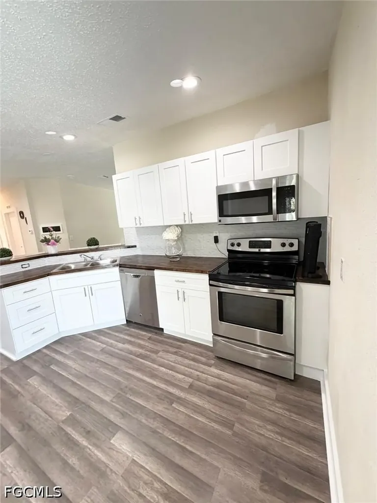 419 SW Pine Island Road Cape Coral FL 33991