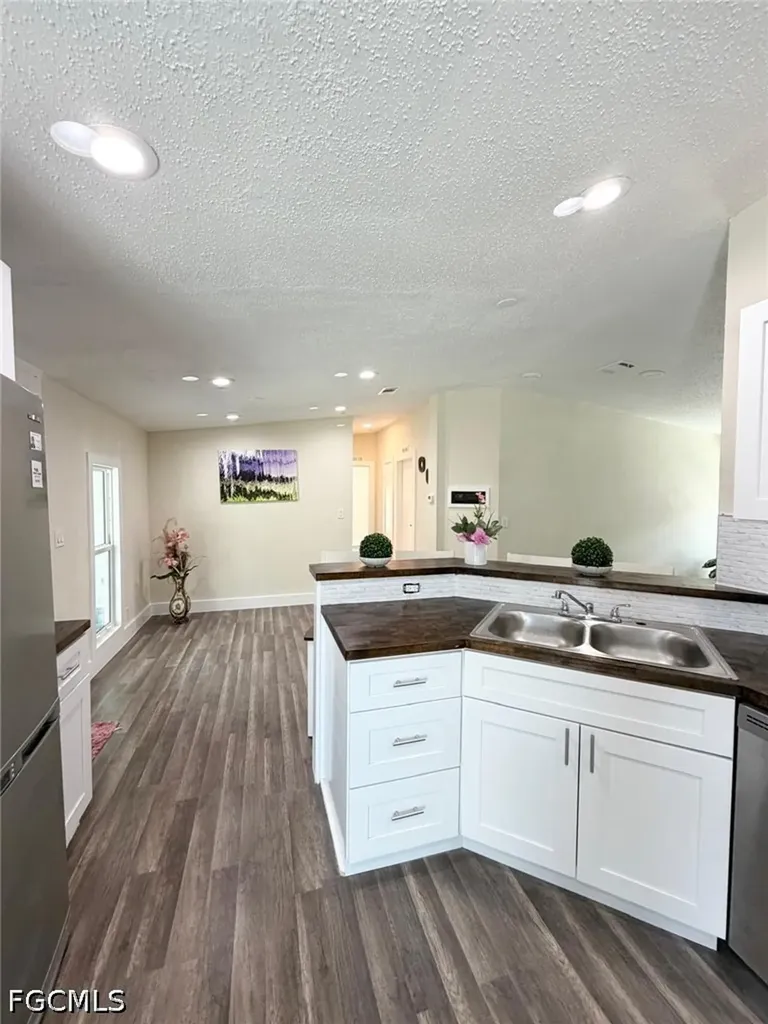 419 SW Pine Island Road Cape Coral FL 33991