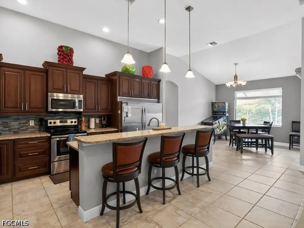 3315 Surfside Boulevard Cape Coral FL 33914