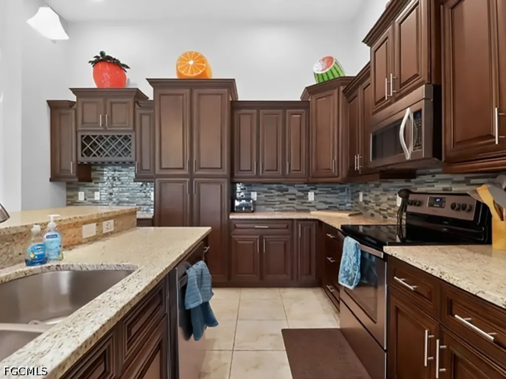 3315 Surfside Boulevard Cape Coral FL 33914