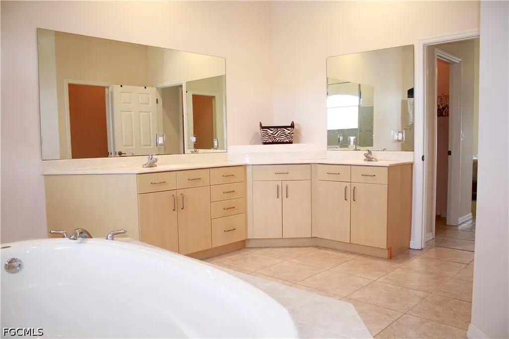 4213 SW 14th Place Cape Coral FL 33914