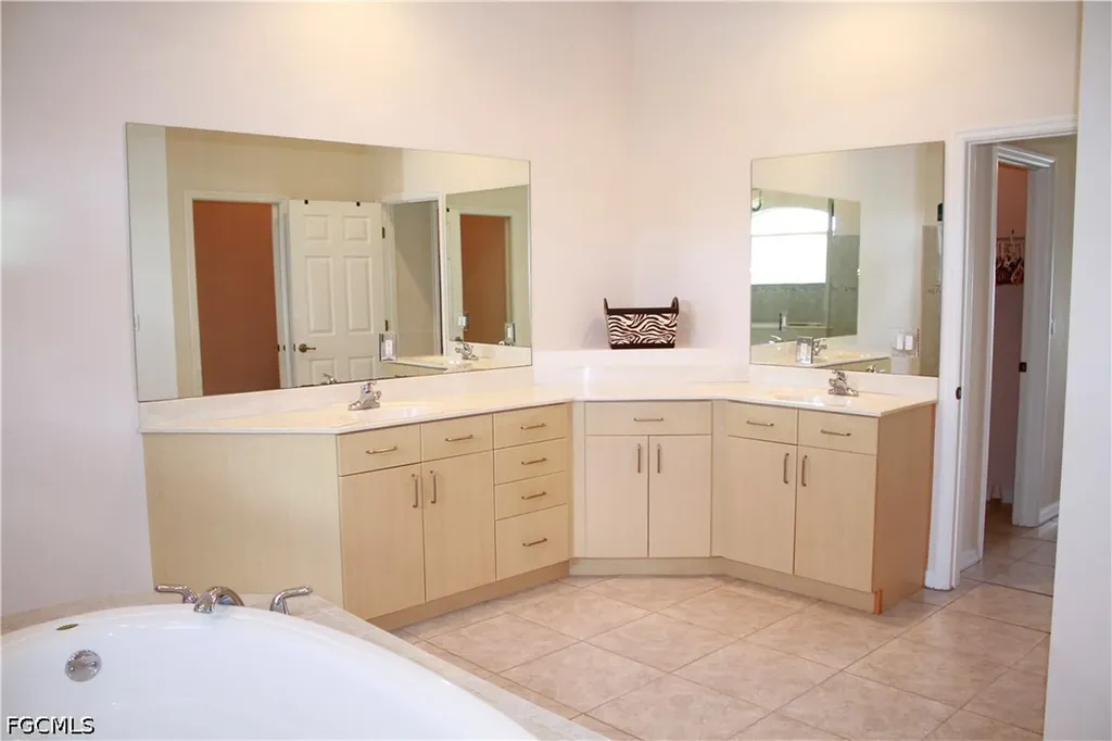 4213 SW 14th Place Cape Coral FL 33914