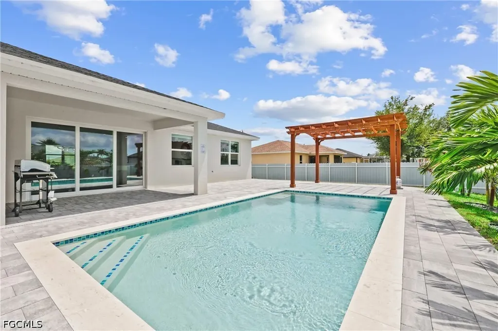 2016 NW 1st Avenue Cape Coral FL 33993