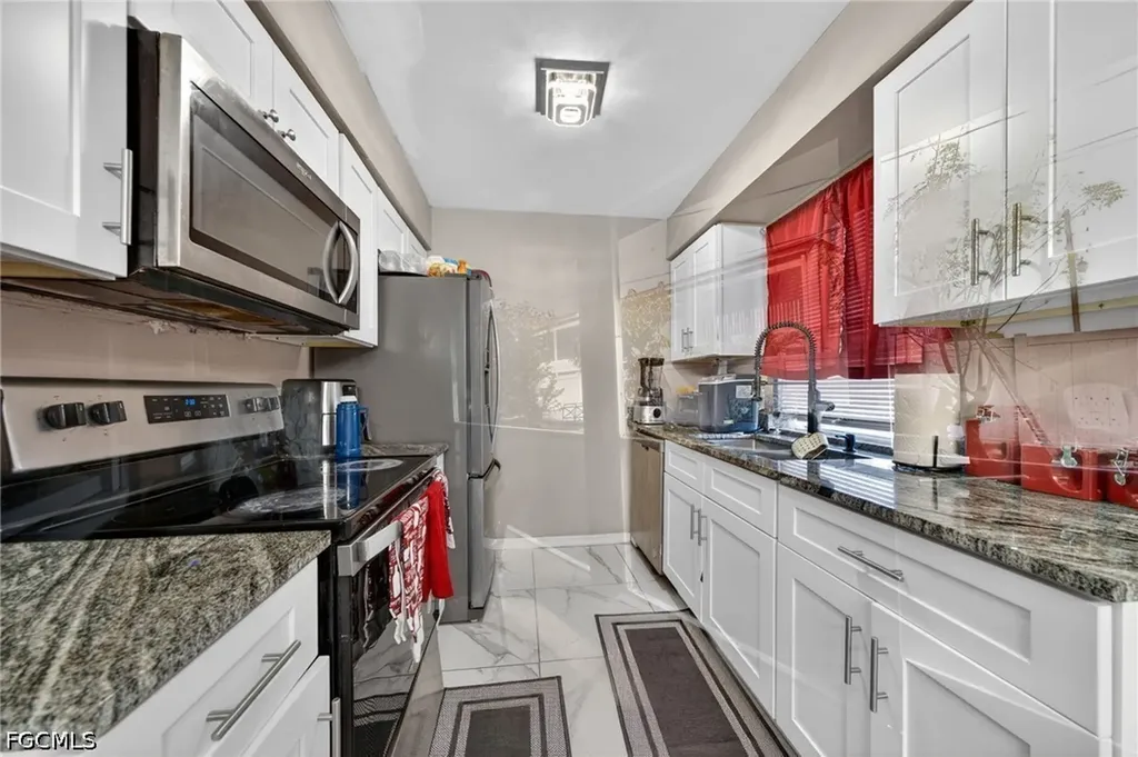 3812-3814 SE 11th Avenue Cape Coral FL 33904
