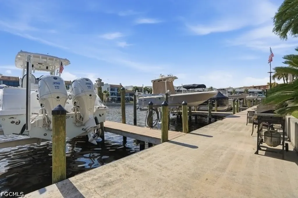 4211 SE 19th Place Cape Coral FL 33904