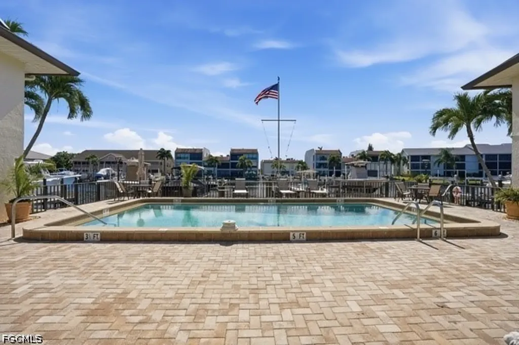 4211 SE 19th Place Cape Coral FL 33904