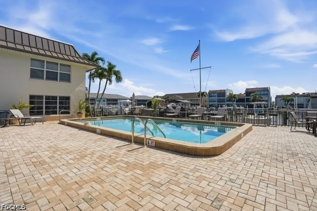 4211 SE 19th Place Cape Coral FL 33904