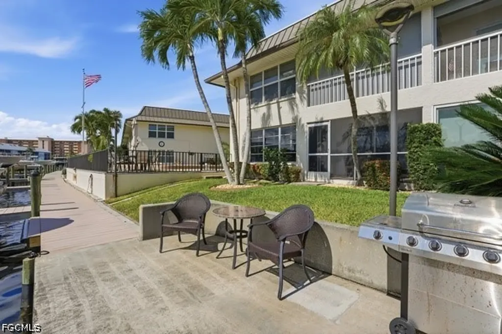 4211 SE 19th Place Cape Coral FL 33904
