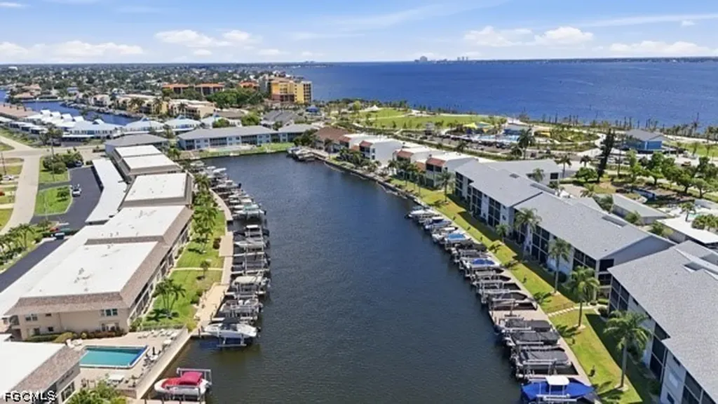 4211 SE 19th Place Cape Coral FL 33904