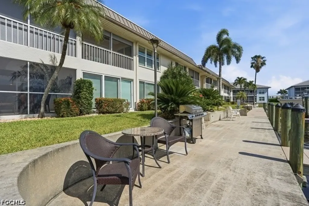 4211 SE 19th Place Cape Coral FL 33904
