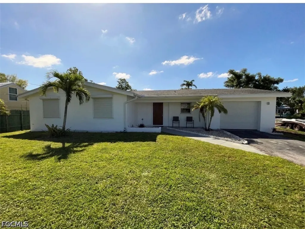 25 Estate Drive North Fort Myers FL 33917