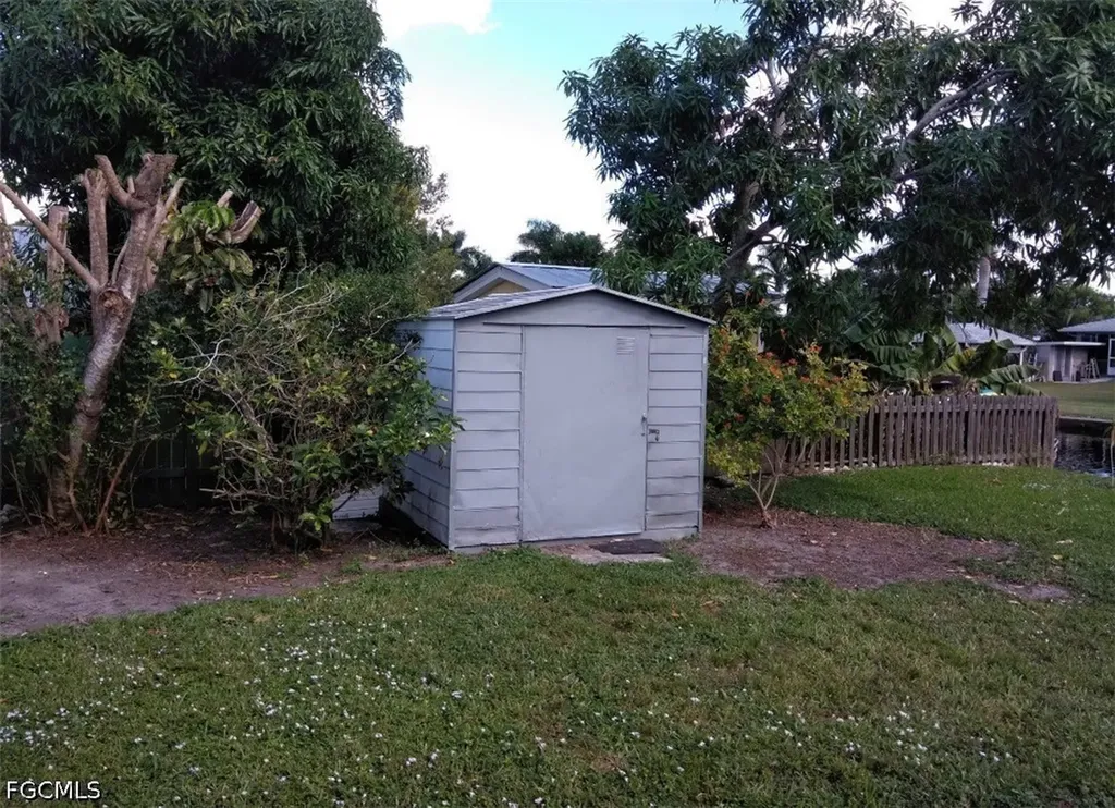 25 Estate Drive North Fort Myers FL 33917