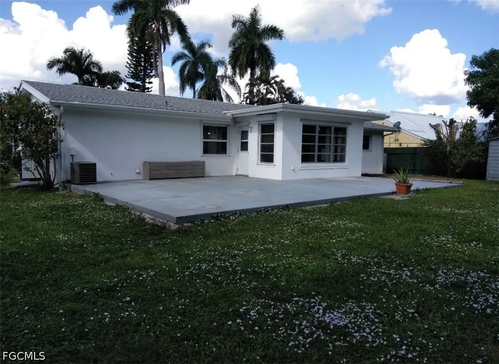 25 Estate Drive North Fort Myers FL 33917