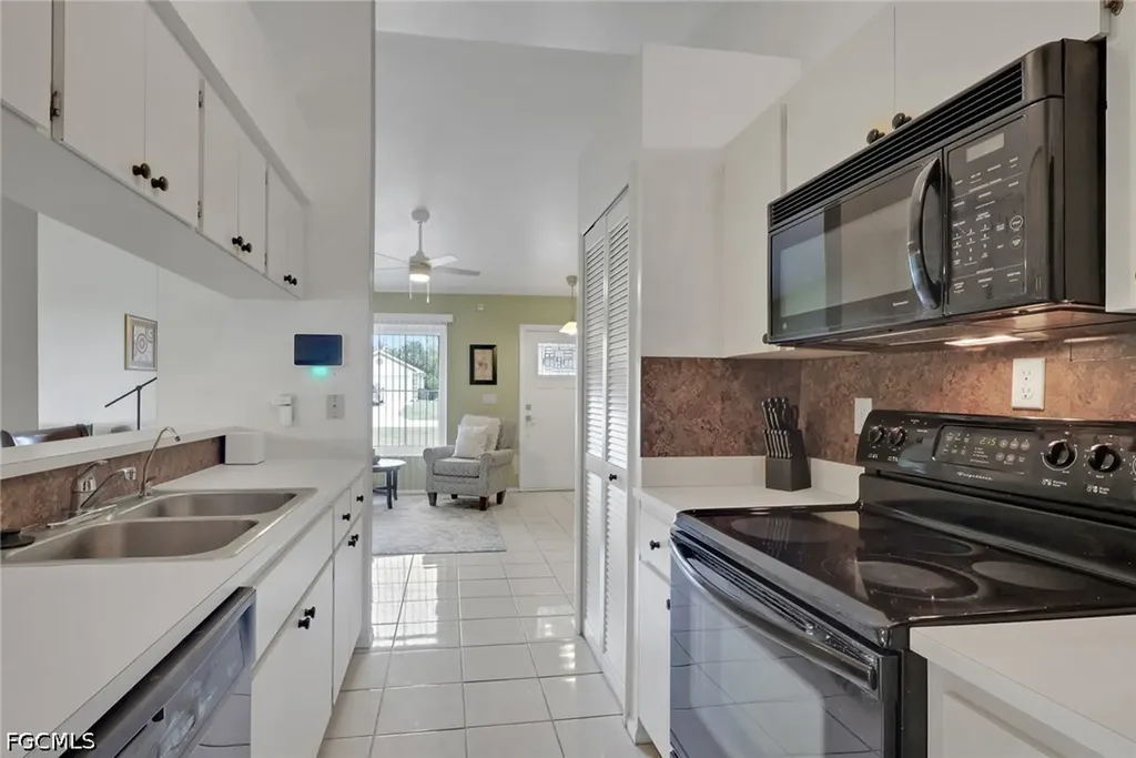 1628 SW 12th Lane Cape Coral FL 33991