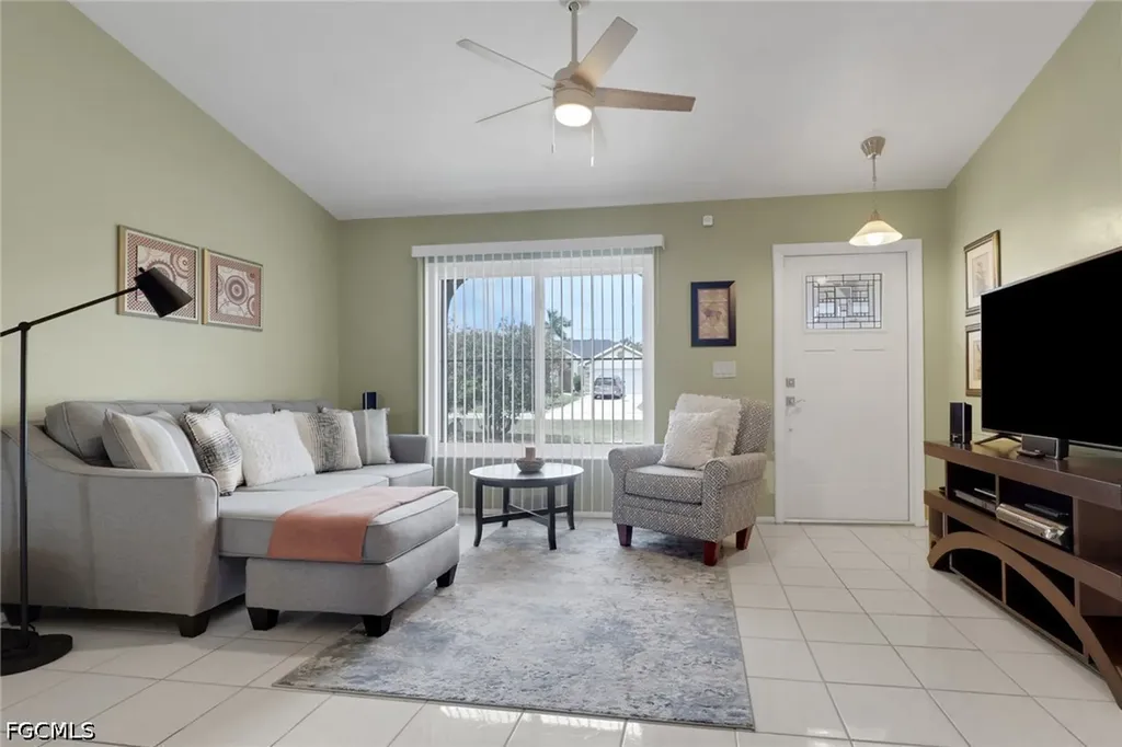 1628 SW 12th Lane Cape Coral FL 33991