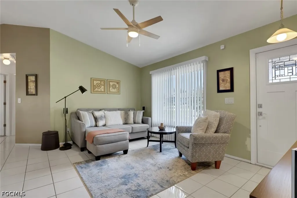 1628 SW 12th Lane Cape Coral FL 33991