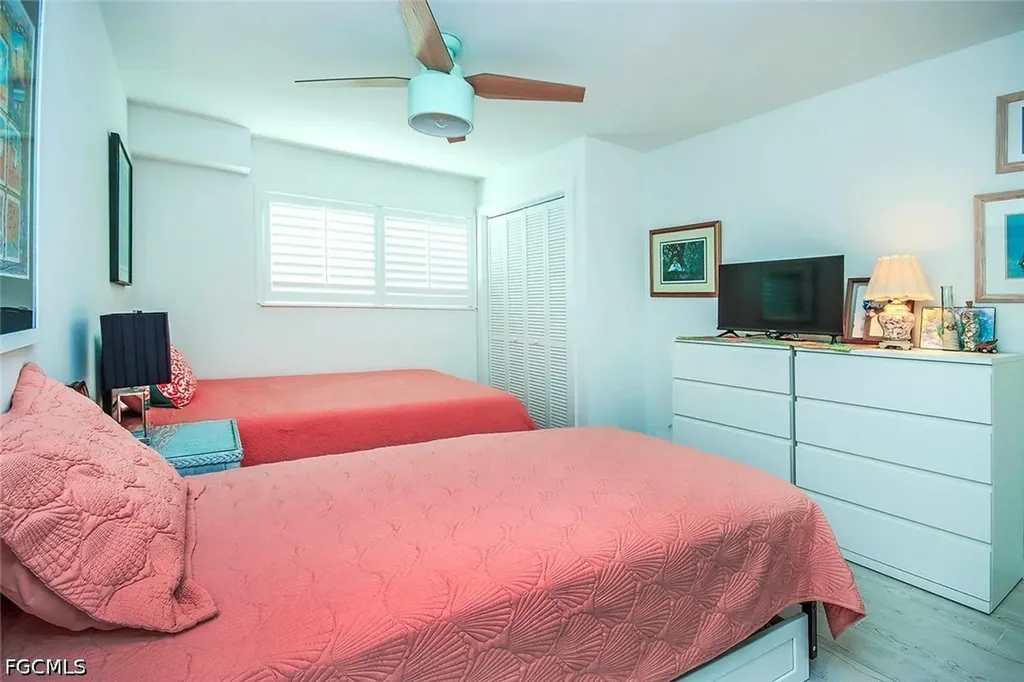 561 Periwinkle Way Sanibel FL 33957