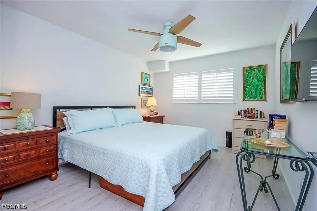 561 Periwinkle Way Sanibel FL 33957
