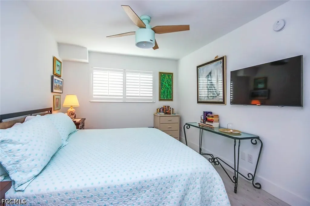 561 Periwinkle Way Sanibel FL 33957
