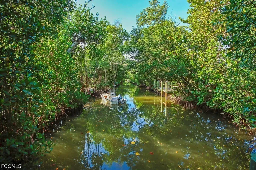 561 Periwinkle Way Sanibel FL 33957