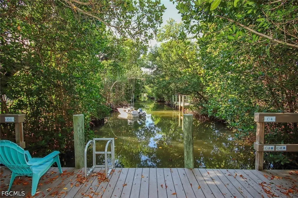 561 Periwinkle Way Sanibel FL 33957