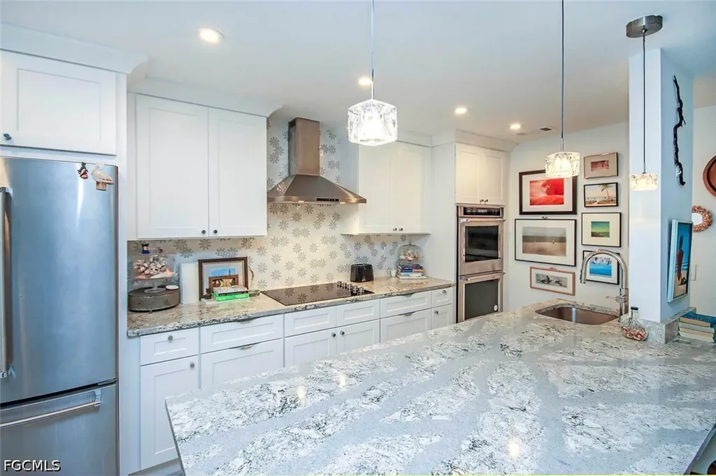 561 Periwinkle Way Sanibel FL 33957