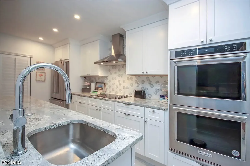 561 Periwinkle Way Sanibel FL 33957