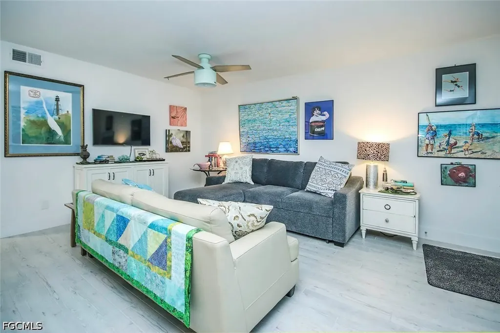 561 Periwinkle Way Sanibel FL 33957