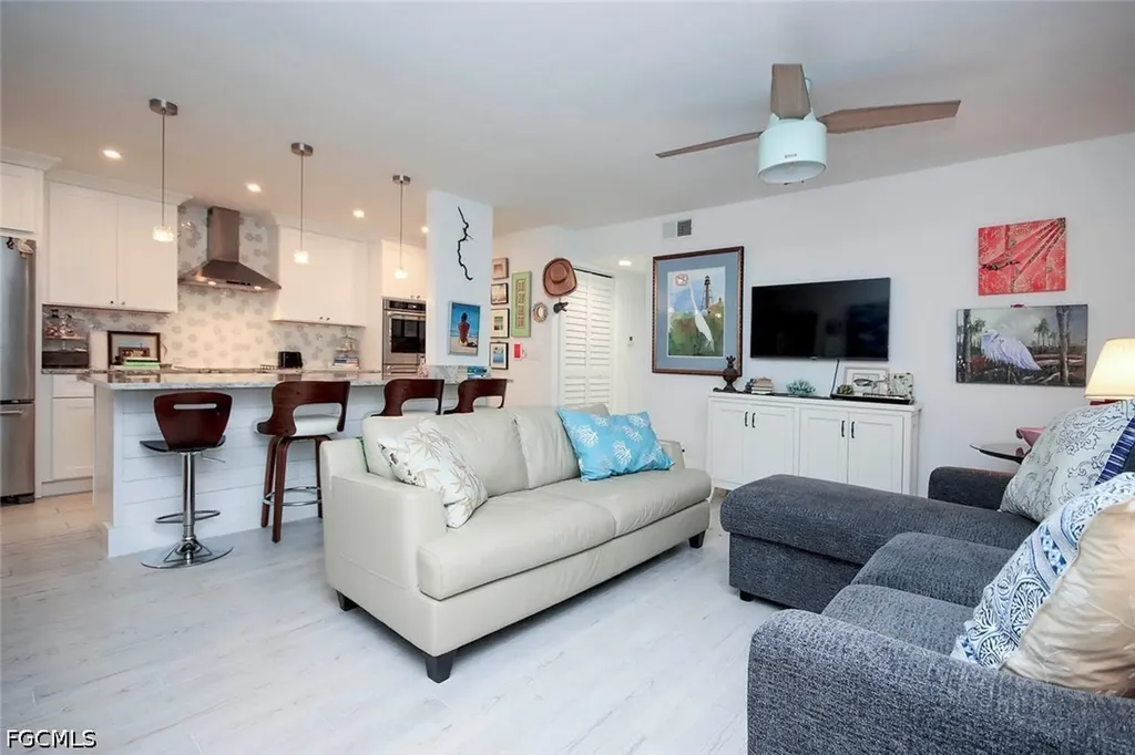 561 Periwinkle Way Sanibel FL 33957