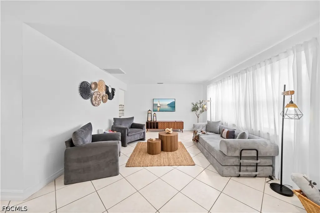 710 SE 42nd Lane Cape Coral FL 33904