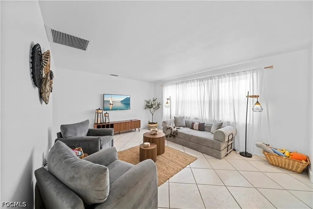 710 SE 42nd Lane Cape Coral FL 33904