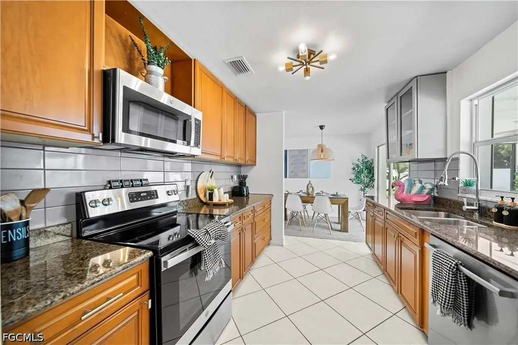 710 SE 42nd Lane Cape Coral FL 33904