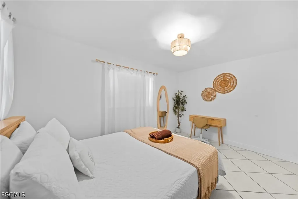710 SE 42nd Lane Cape Coral FL 33904