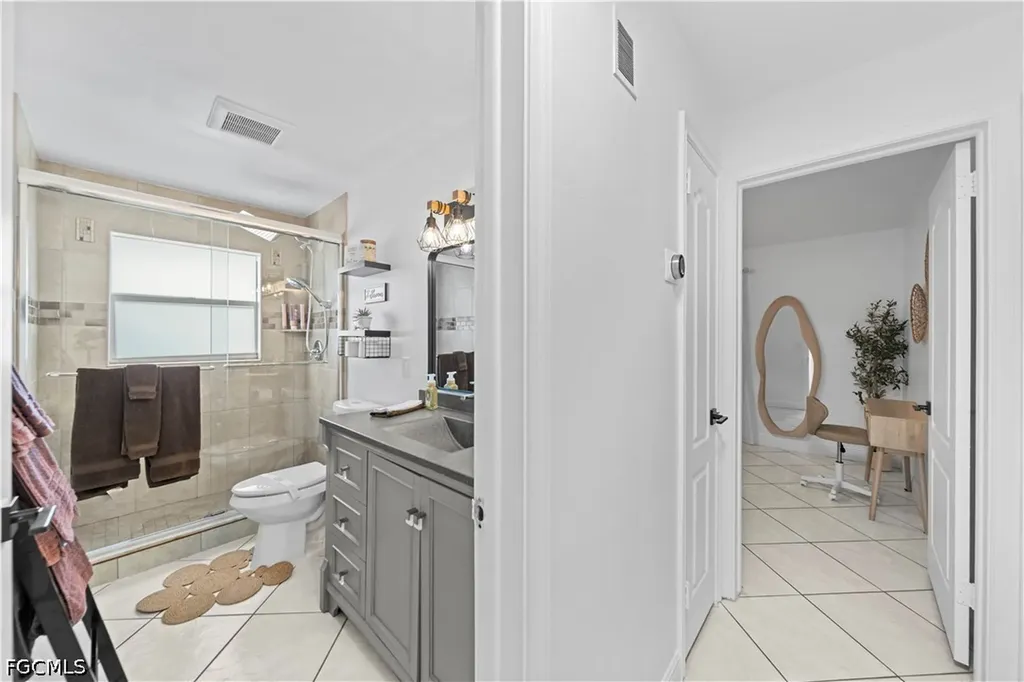 710 SE 42nd Lane Cape Coral FL 33904