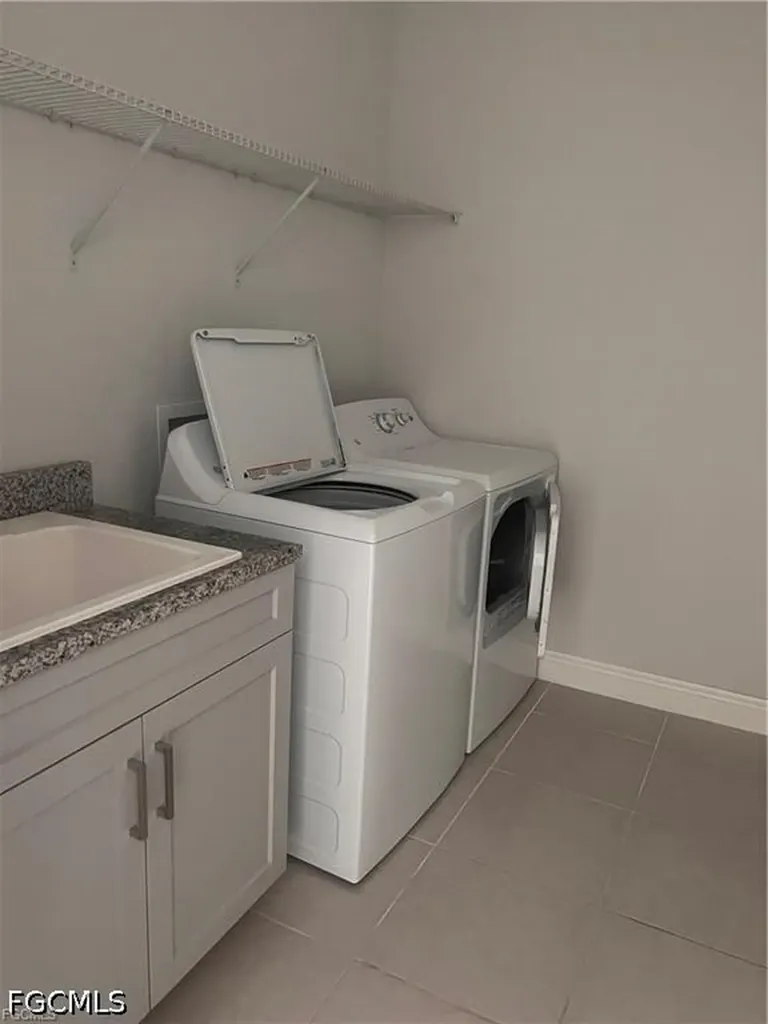 305 NE 19th Place Cape Coral FL 33909