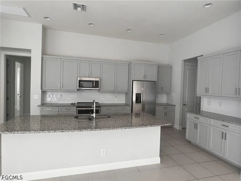 305 NE 19th Place Cape Coral FL 33909