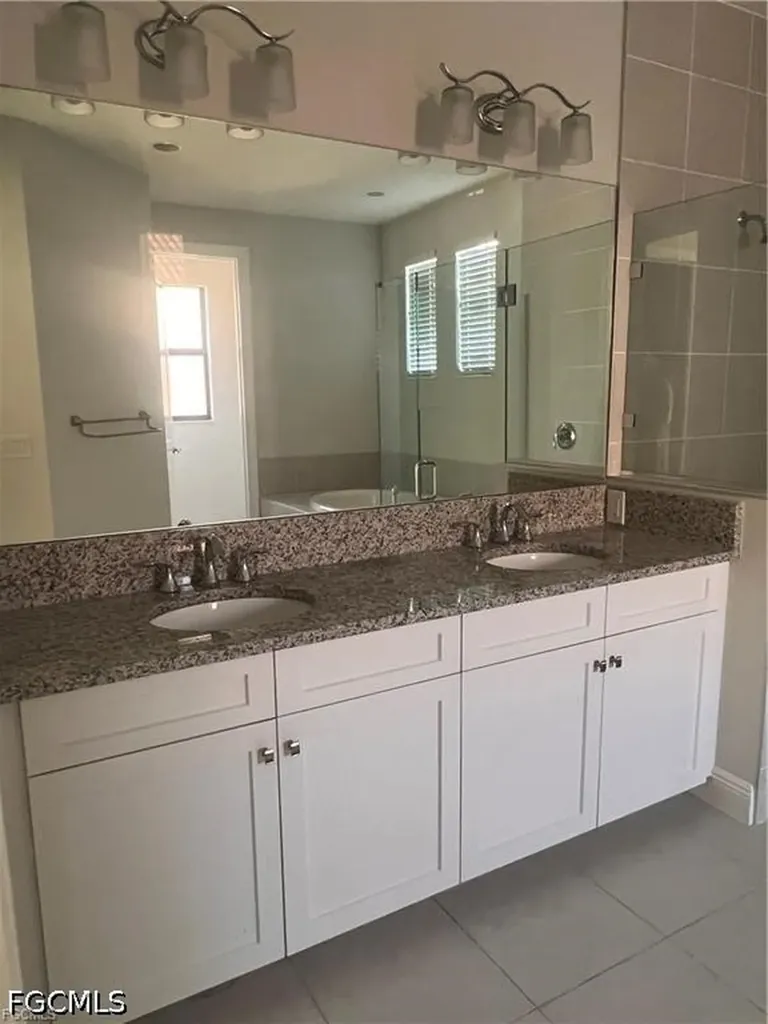 305 NE 19th Place Cape Coral FL 33909