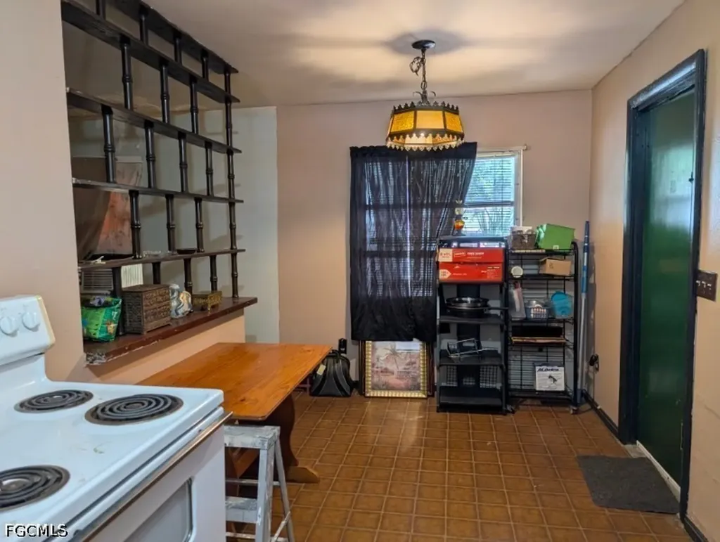 376 Kingston Drive E Fort Myers FL 33905