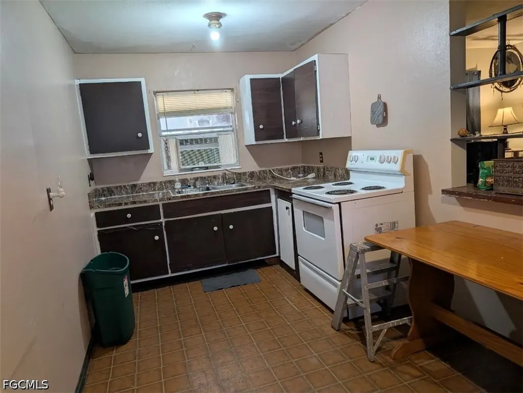 376 Kingston Drive E Fort Myers FL 33905