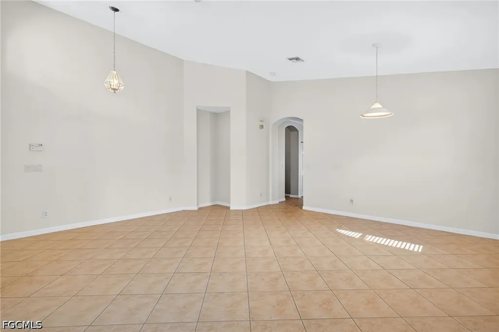 8369 Sumner Avenue Fort Myers FL 33908