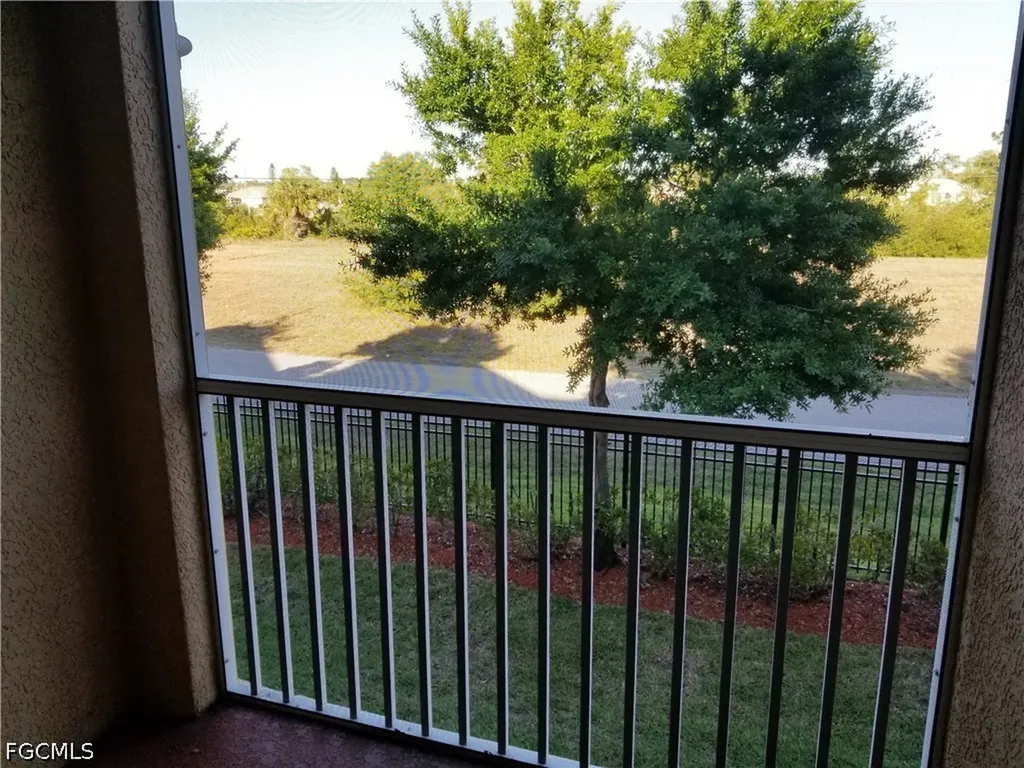 1842 Concordia Lake Circle Cape Coral FL 33909